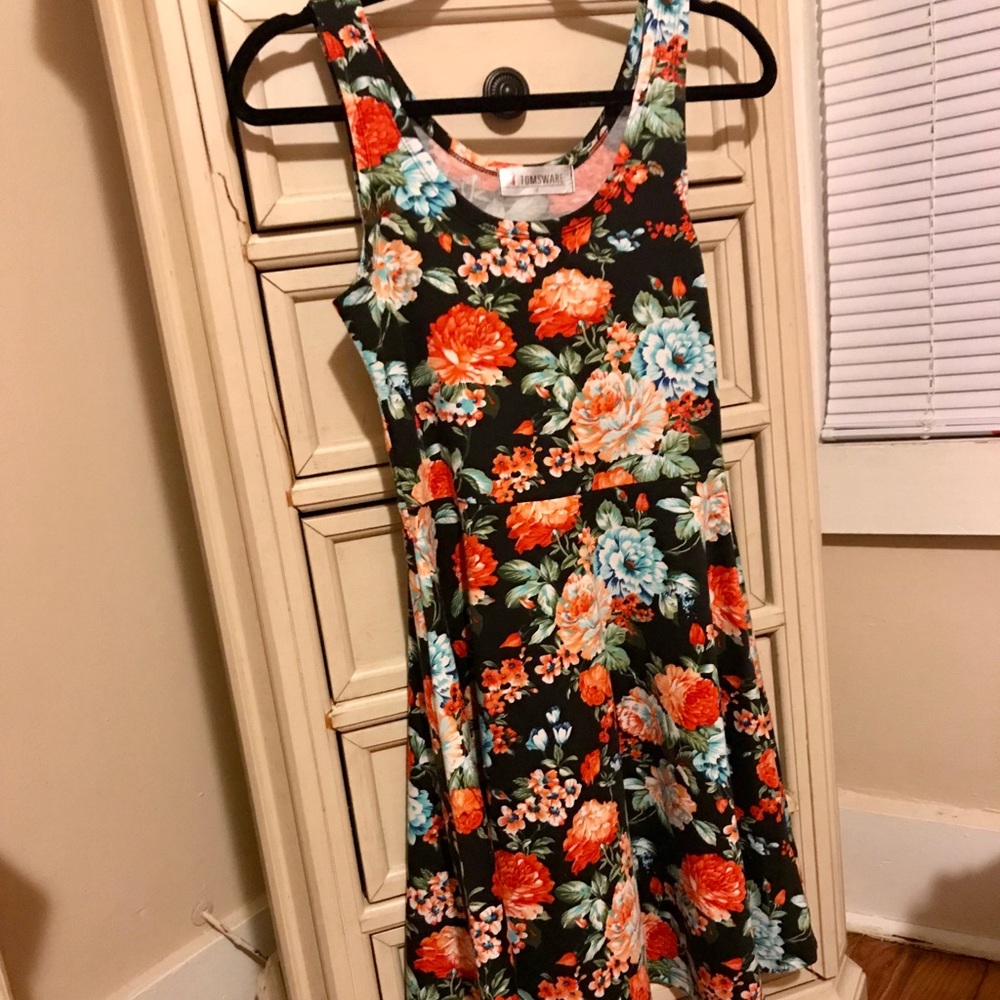 Floral midi dress!